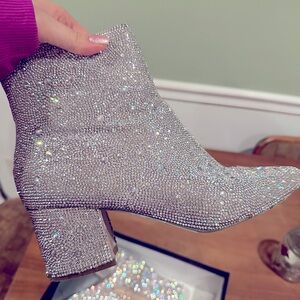Sparkly Betsey Johnson 2.5” block heel with pointed toe ankle boot size 8.5